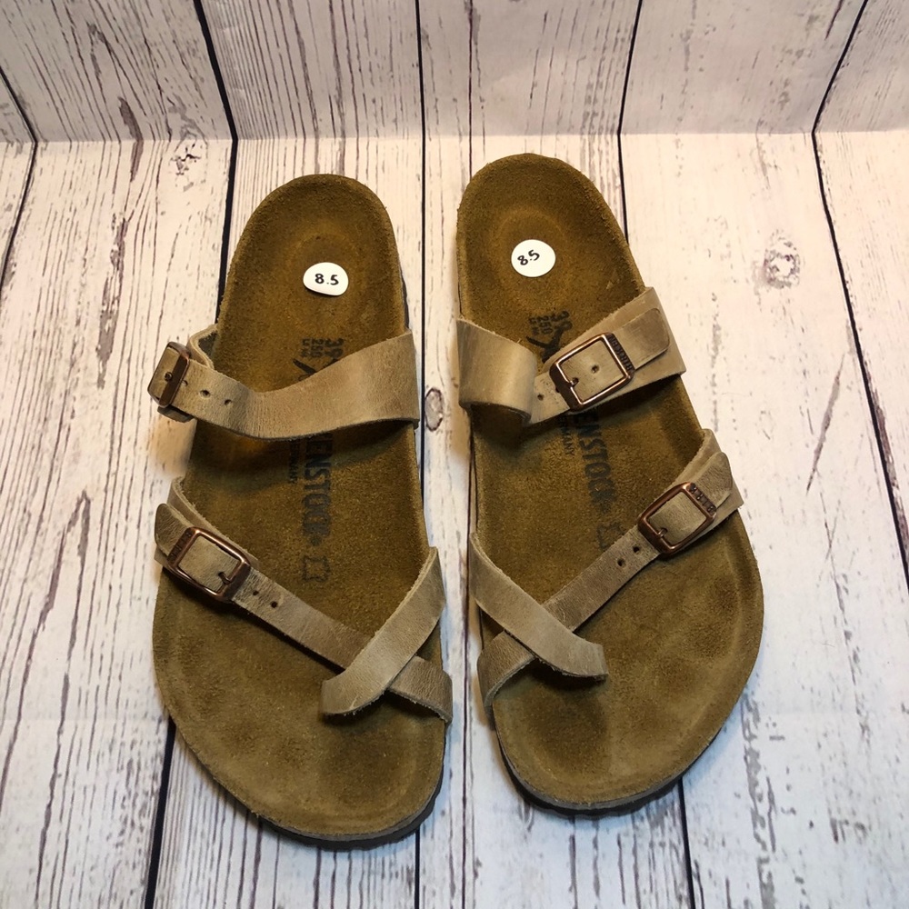 Women’s Birkenstock Arizona Sandals Size 39 (8.5)
